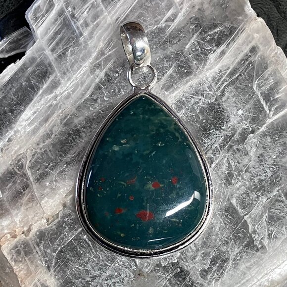 Heliotrope Bloodstone Pendant Stone Crystal Jewelry - Picture 8 of 9